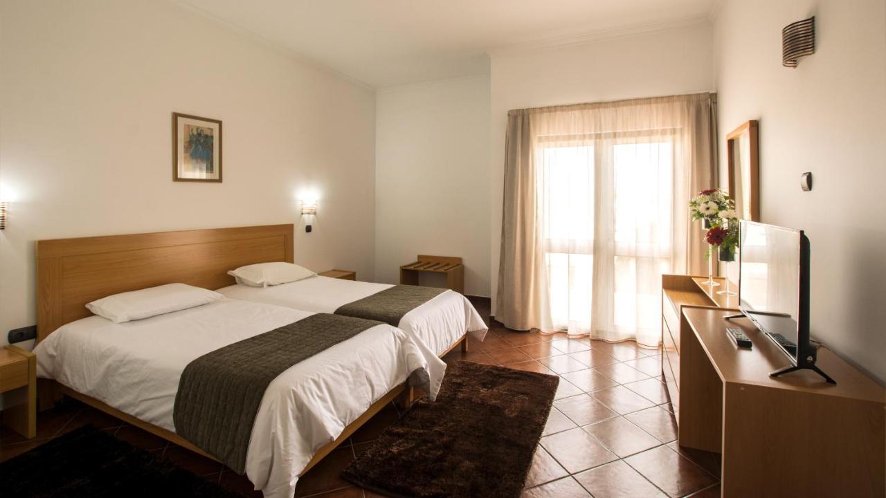 Hotel Santa Maria Вила до Порто Екстериор снимка